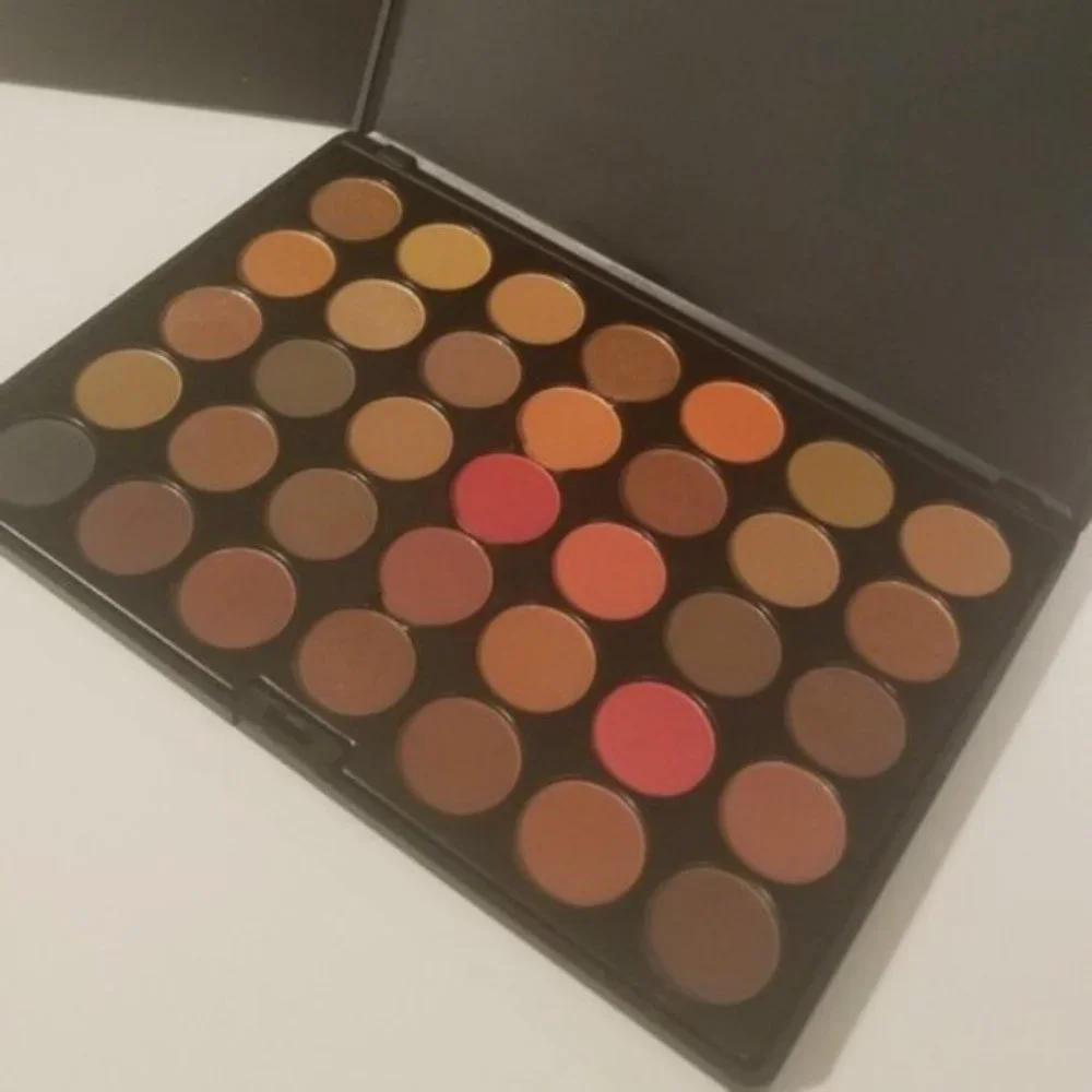 Crowne 35 Color Scandalous Eyeshadow Collection- NIB